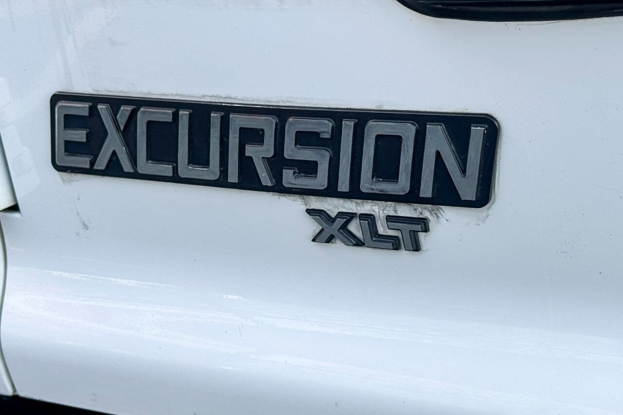 Used 2005 Ford Excursion XLT AWD/4WD image 29