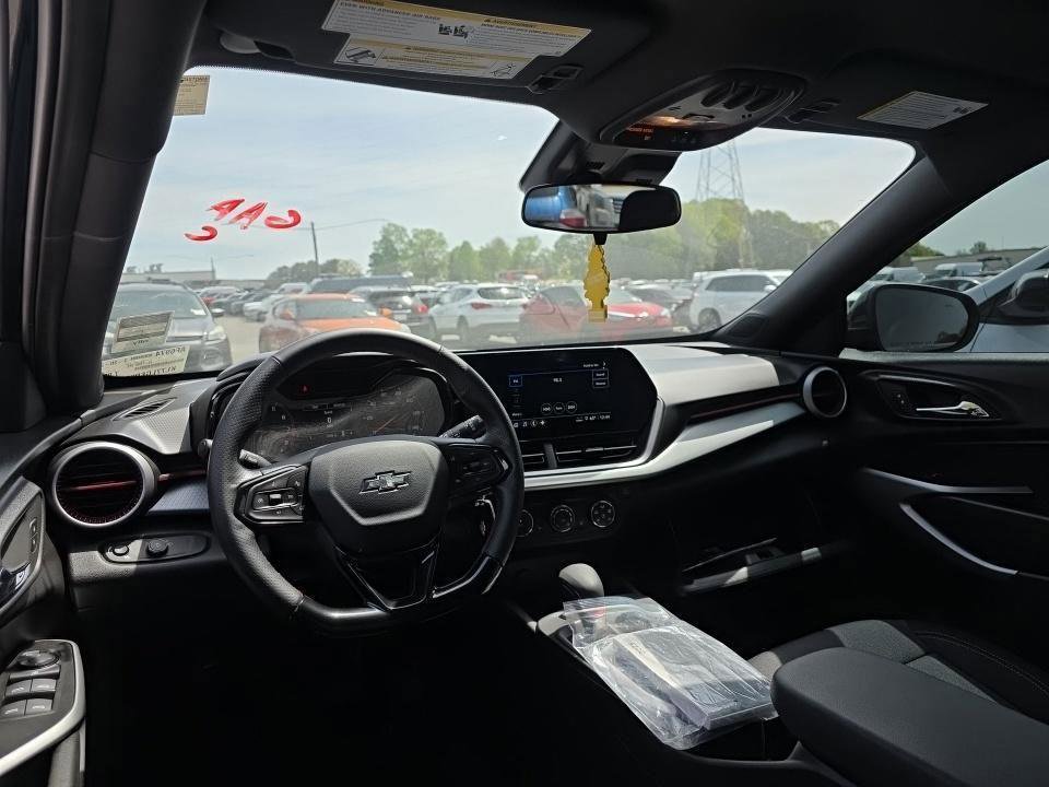 Used 2025 Chevrolet Trax RS w/ Sunroof Package FWD image 9