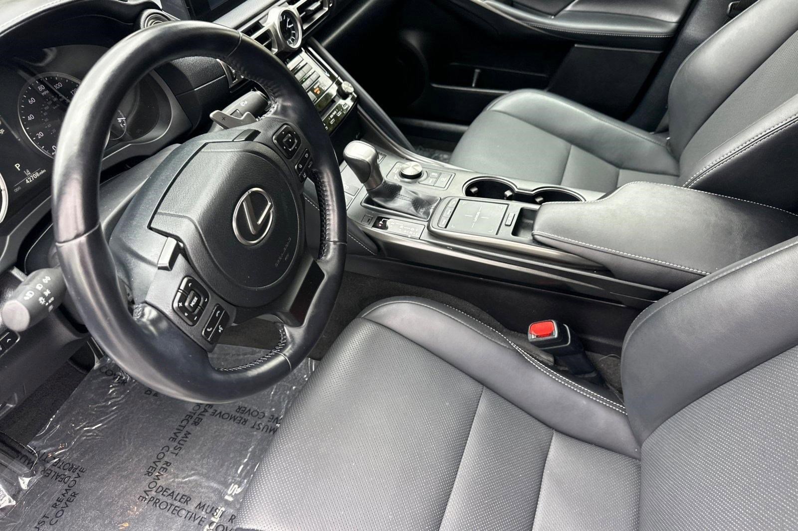 Certified 2022 Lexus IS 300 w/ Premium Package RWD image 4