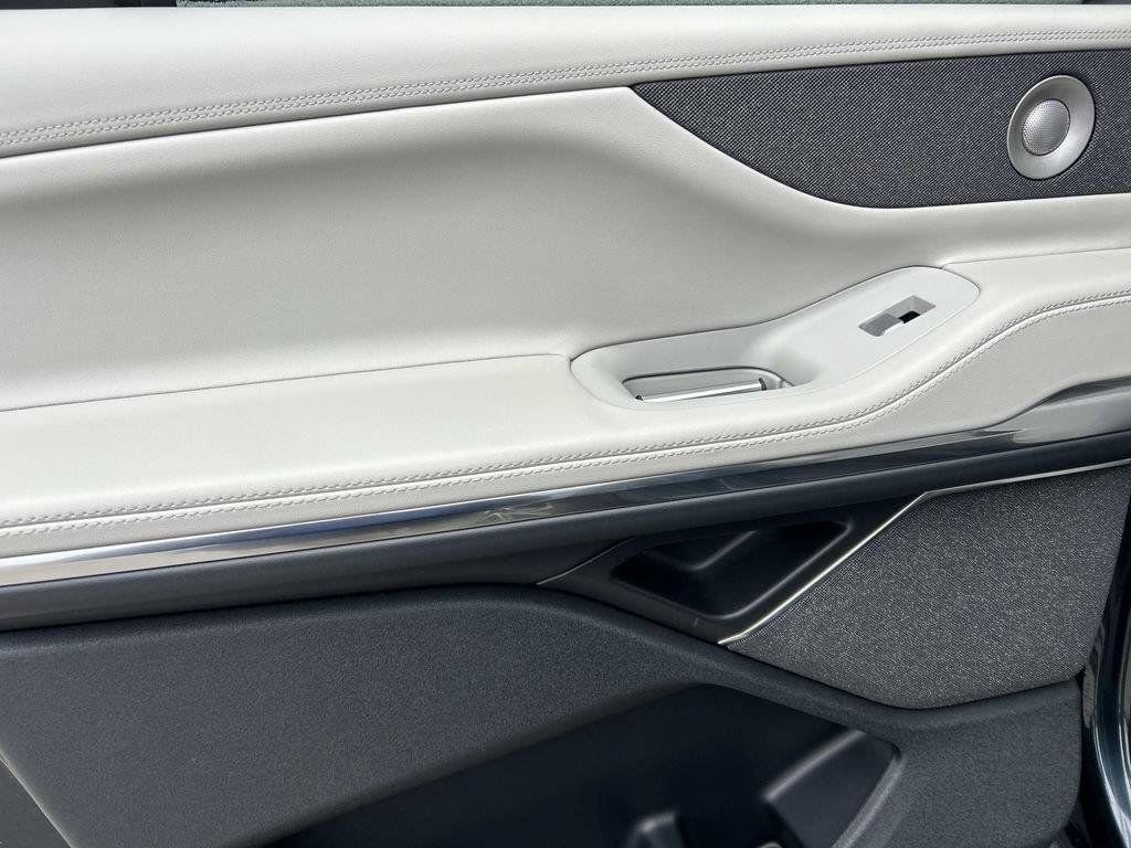 New 2026 Lincoln Navigator L Reserve AWD/4WD image 14