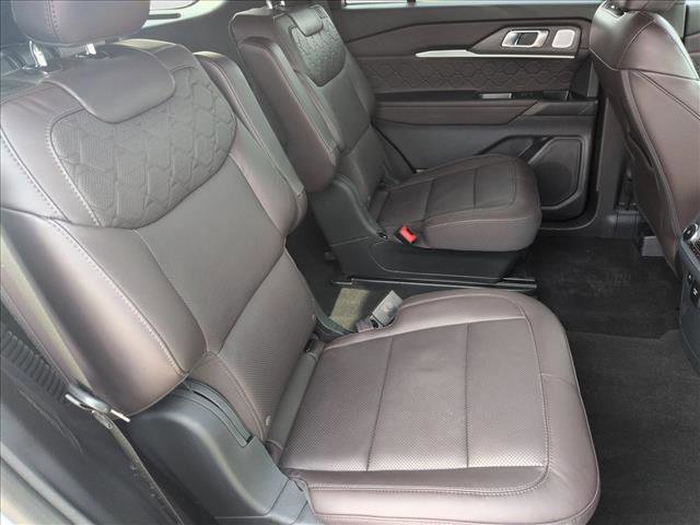 Certified 2025 Ford Explorer Platinum w/ LUX Leather Package image 20