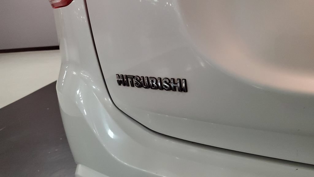 Used 2018 Mitsubishi Outlander GT AWD/4WD image 9