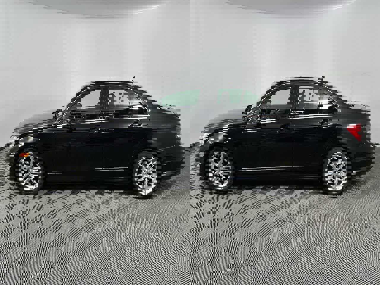 Used 2012 Mercedes-Benz C 300 Sport image 17