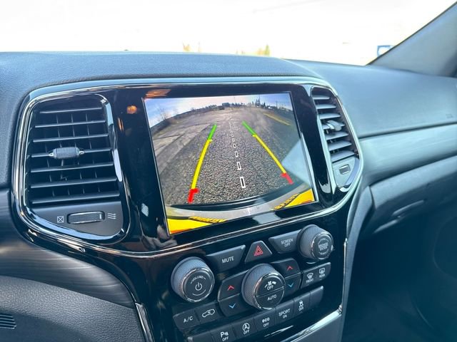 Used 2020 Jeep Grand Cherokee Altitude image 22