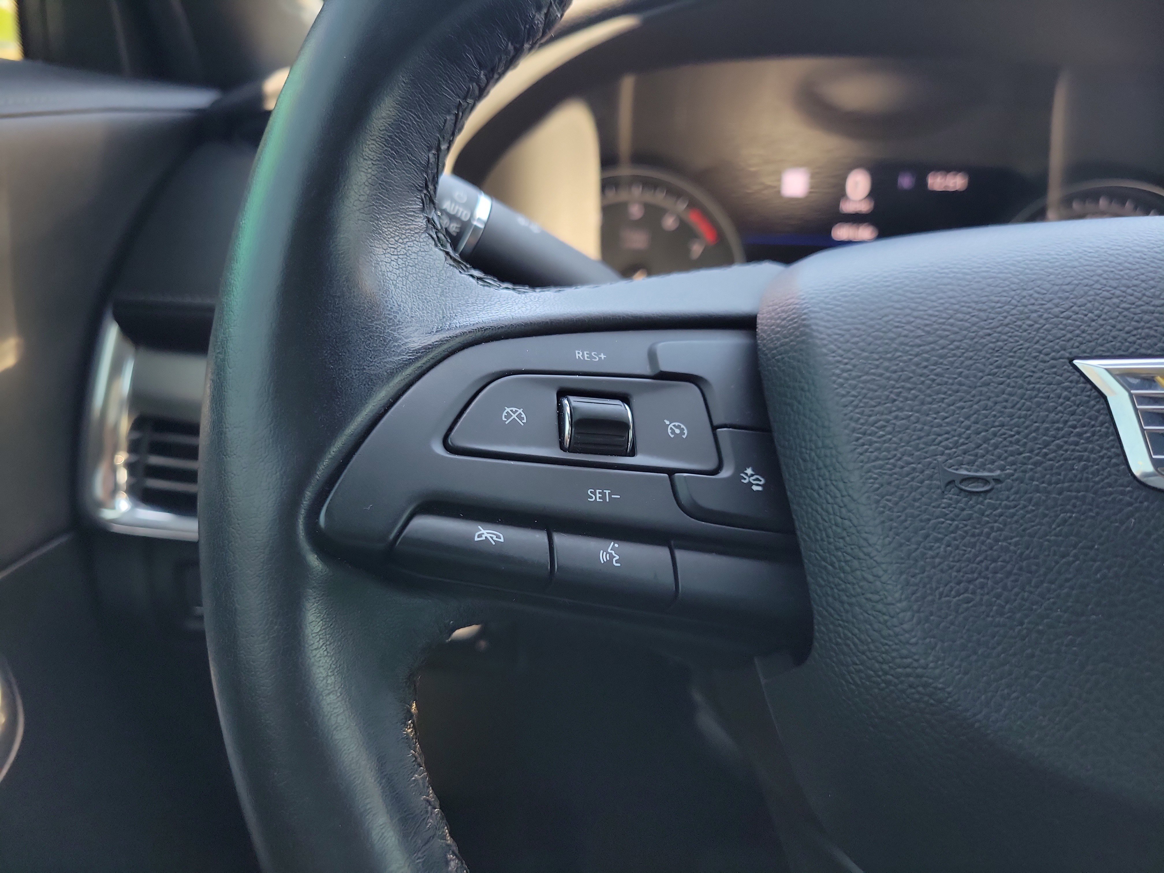 Used 2019 Cadillac XT4 Premium Luxury w/ Technology Package image 26