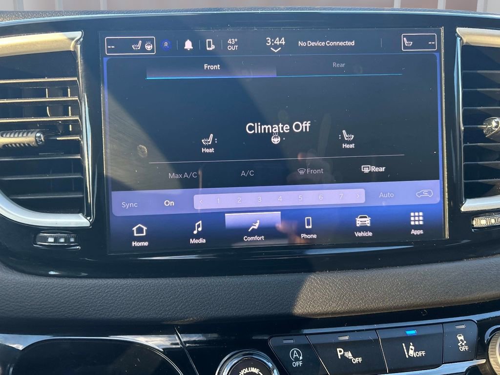 Used 2024 Chrysler Pacifica Touring-L image 29