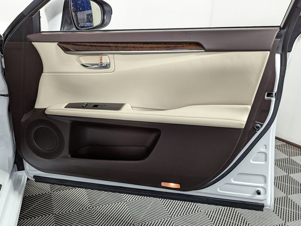 Used 2017 Lexus ES 350 w/ Premium Package image 31