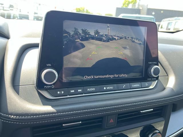 Used 2025 Nissan Rogue SV AWD/4WD image 36