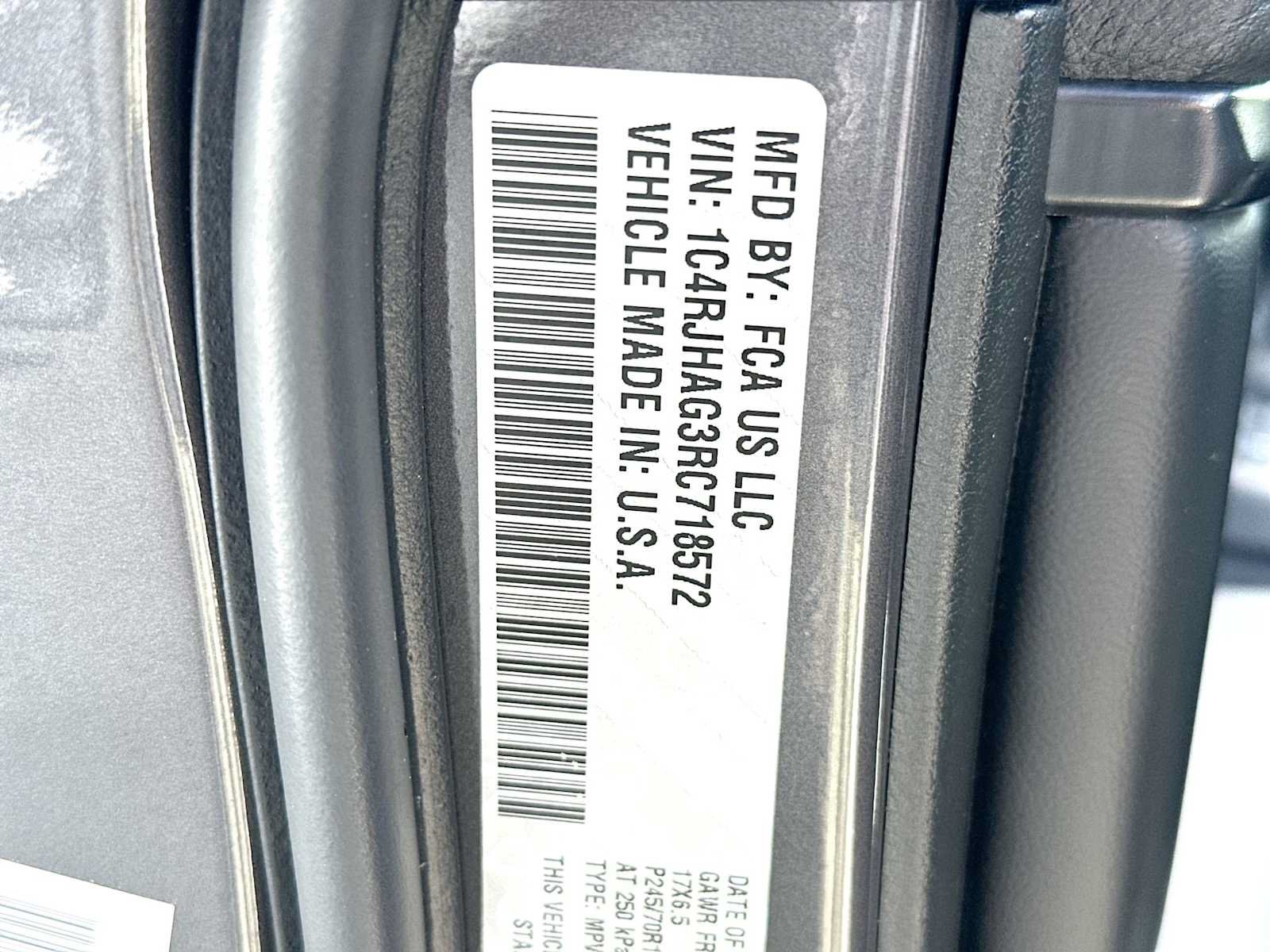 Used 2024 Jeep Grand Cherokee Laredo AWD/4WD image 22