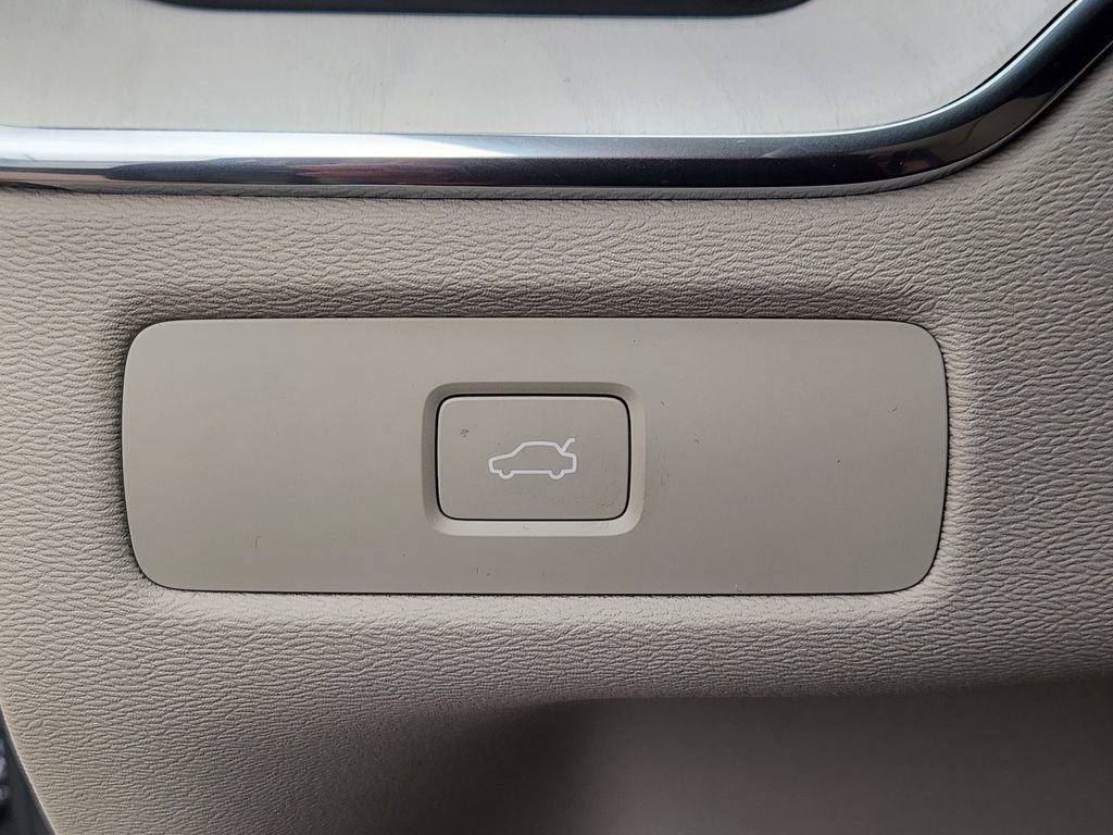 New 2026 Volvo XC60 B5 Ultra w/ Protection Package Premier image 12