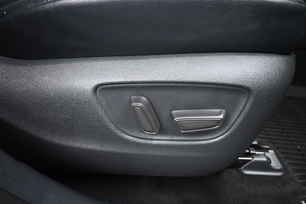 Used 2020 Toyota Highlander XLE AWD/4WD image 56
