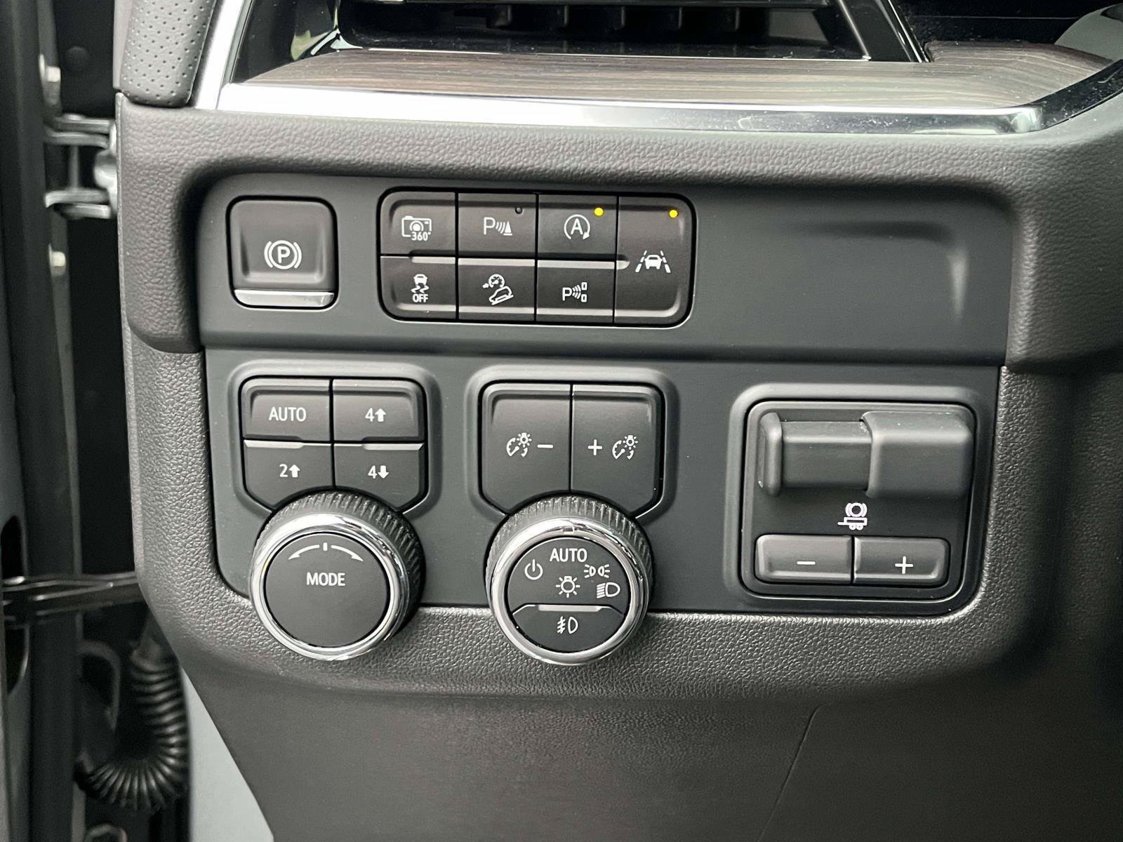 Certified 2025 Chevrolet Tahoe Premier w/ Sun And Tow Package AWD/4WD image 29