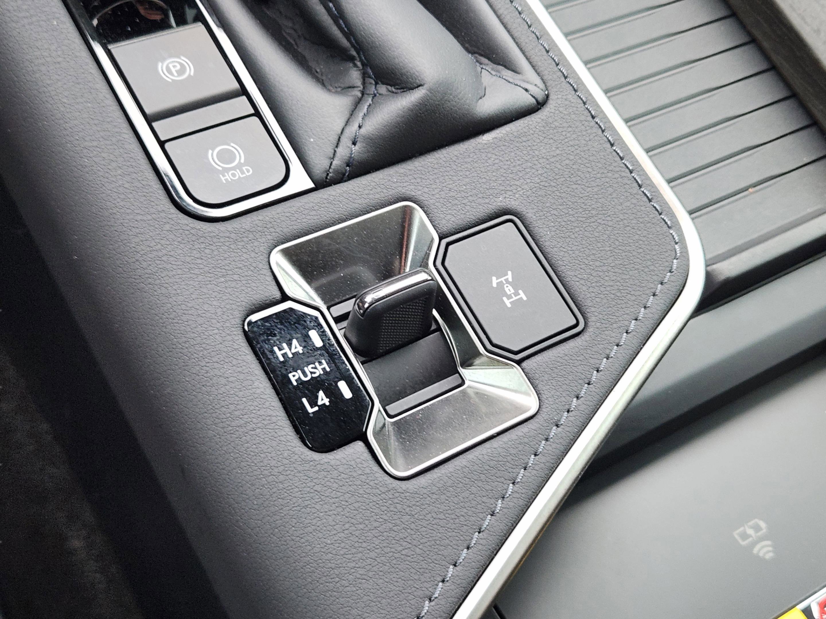 Used 2025 Lexus GX 550 w/ Accessory Package (Z1) AWD/4WD image 13