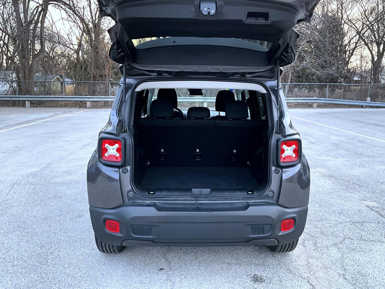 Used 2021 Jeep Renegade Latitude image 9