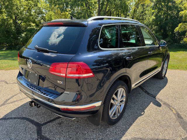 Used 2016 Volkswagen Touareg Sport image 4