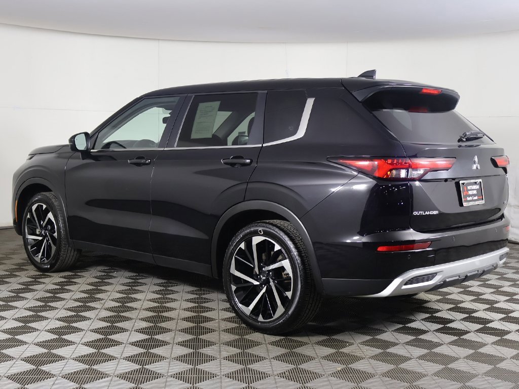 Used 2024 Mitsubishi Outlander SE image 10