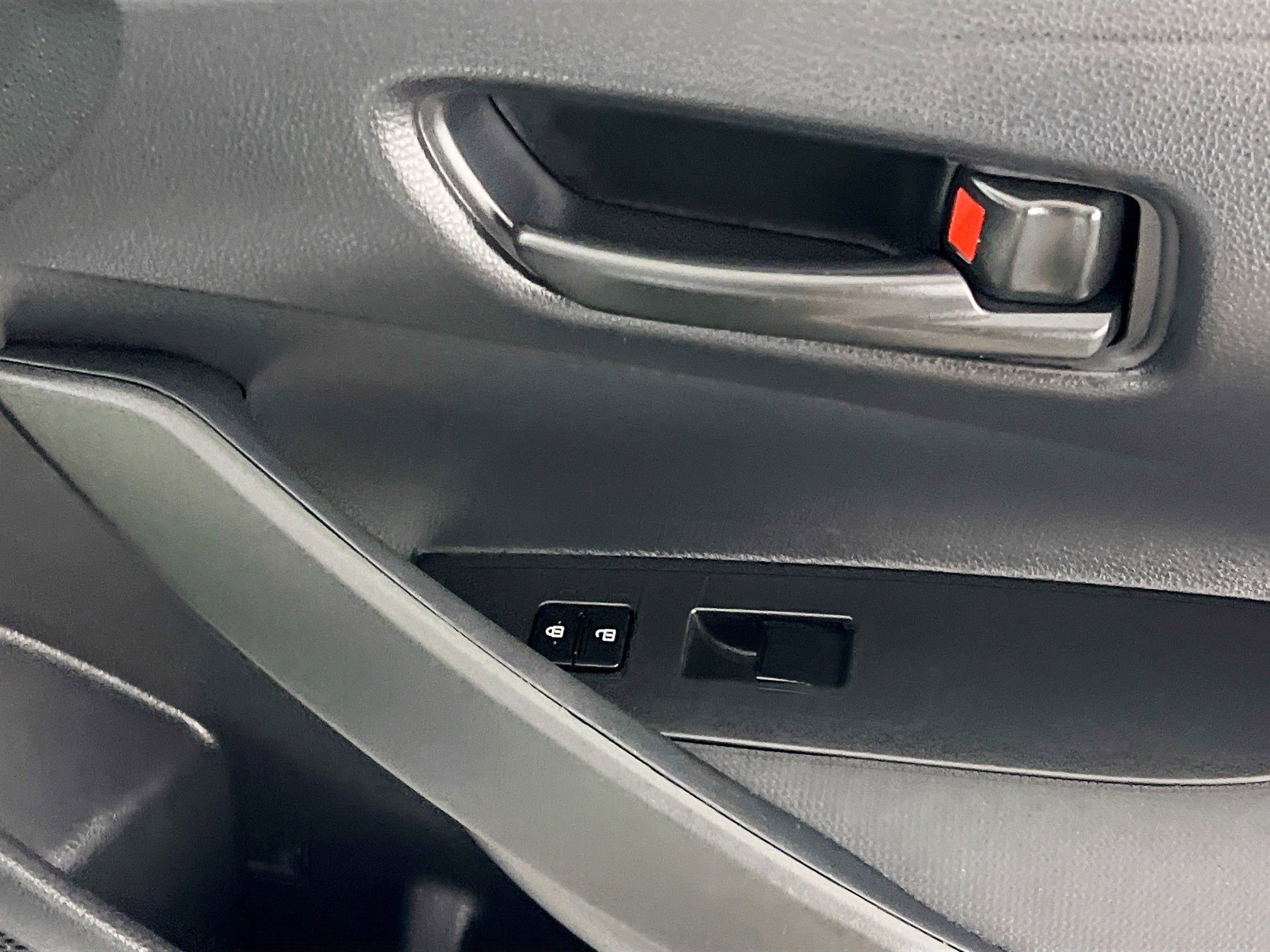 Used 2025 Toyota Corolla LE image 30