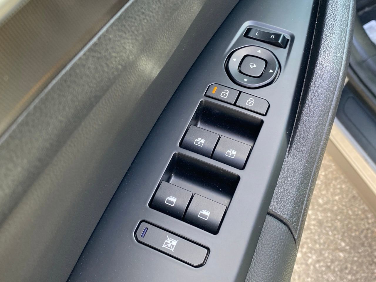 New 2026 Kia Sportage SX FWD image 12