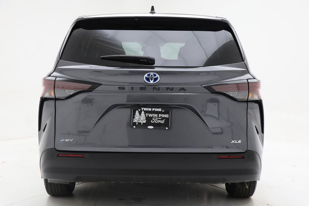 Used 2025 Toyota Sienna XLE FWD image 7