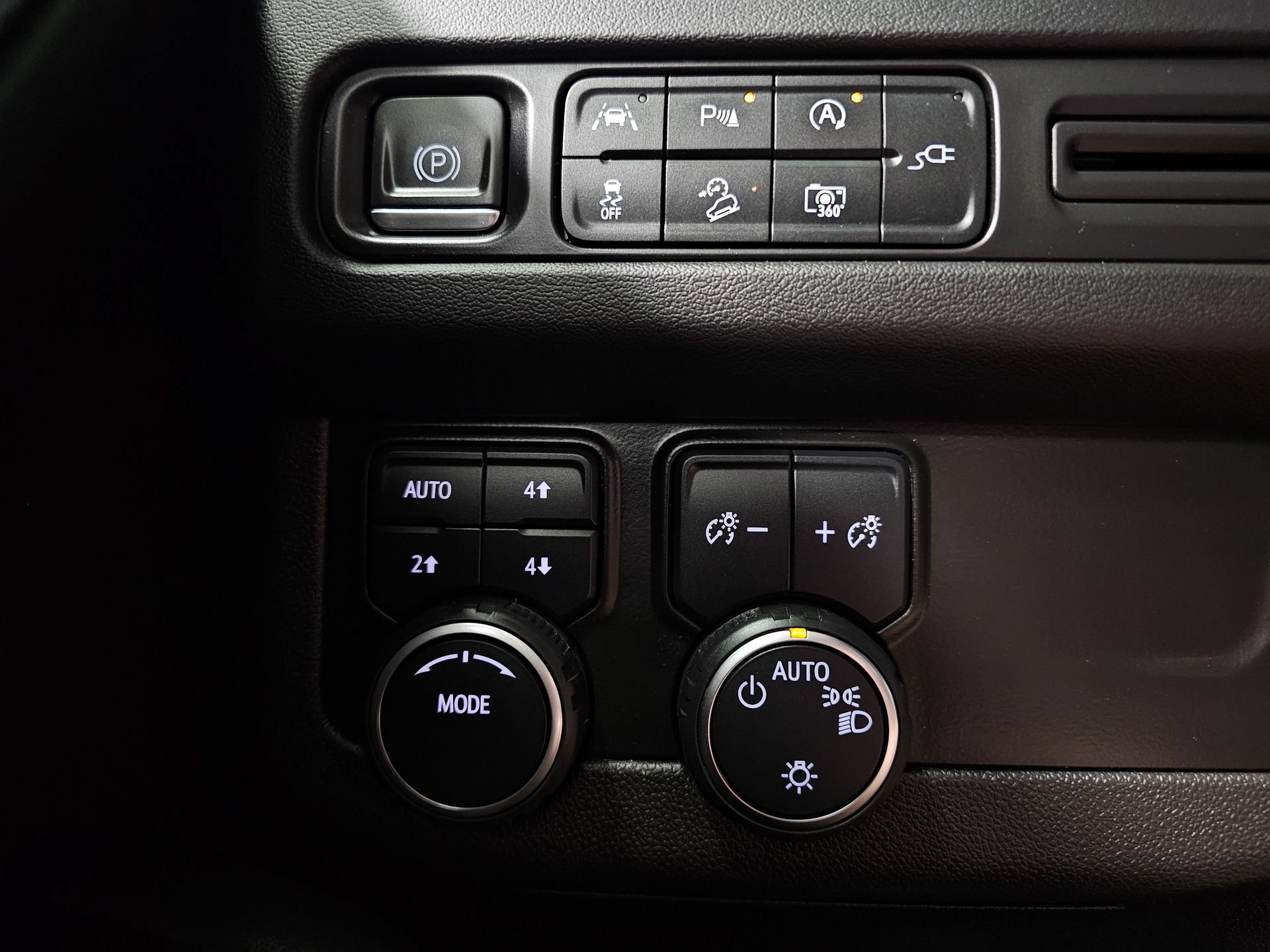 Used 2022 Chevrolet Tahoe Z71 w/ Luxury Package AWD/4WD image 33