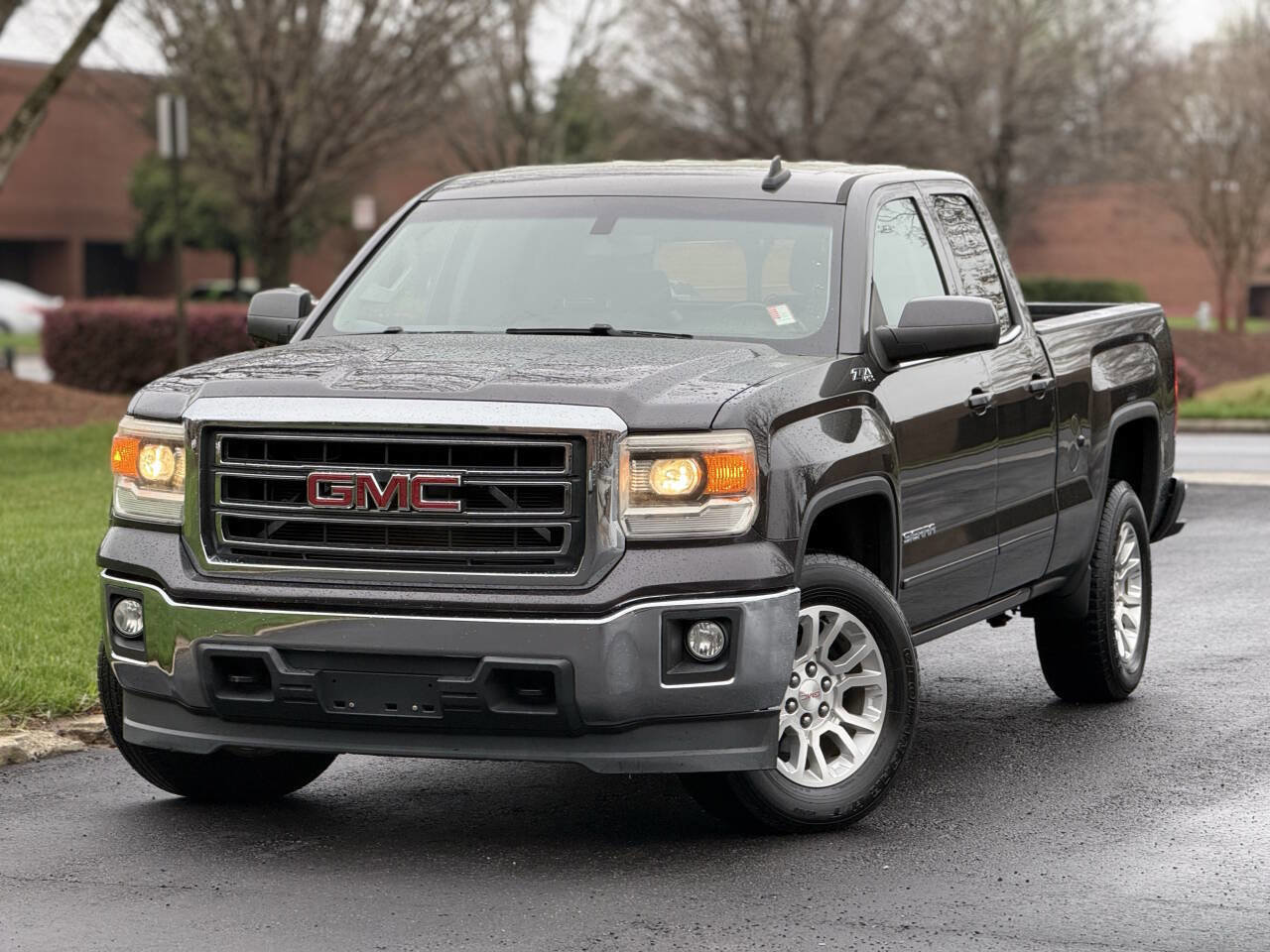 Used 2015 GMC Sierra 1500 SLE w/ SLE Value Package AWD/4WD image 1