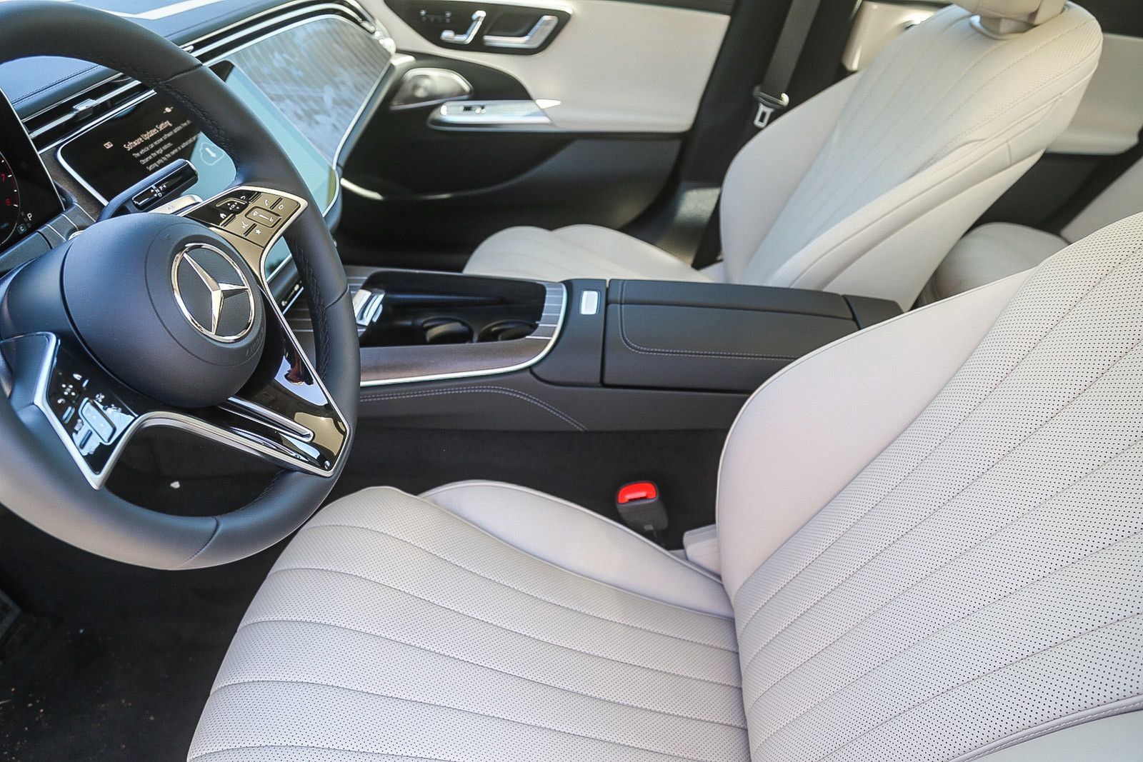 New 2026 Mercedes-Benz E 450 4MATIC Sedan image 16