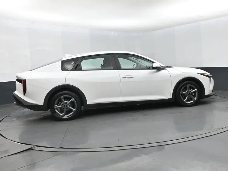 Used 2025 Kia K4 FWD image 4