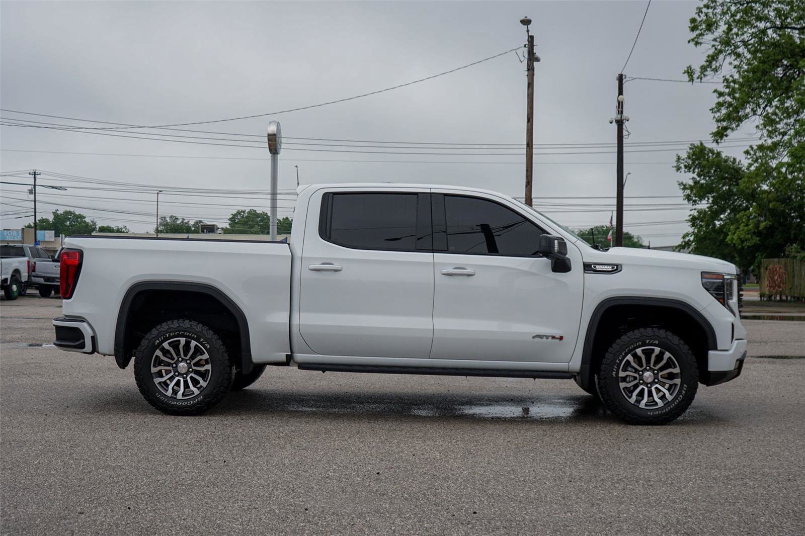 Used 2023 GMC Sierra 1500 AT4 w/ AT4 Premium Package image 4