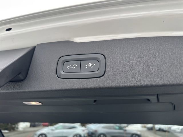 Certified 2025 Volvo V60 B5 Cross Country Plus image 36