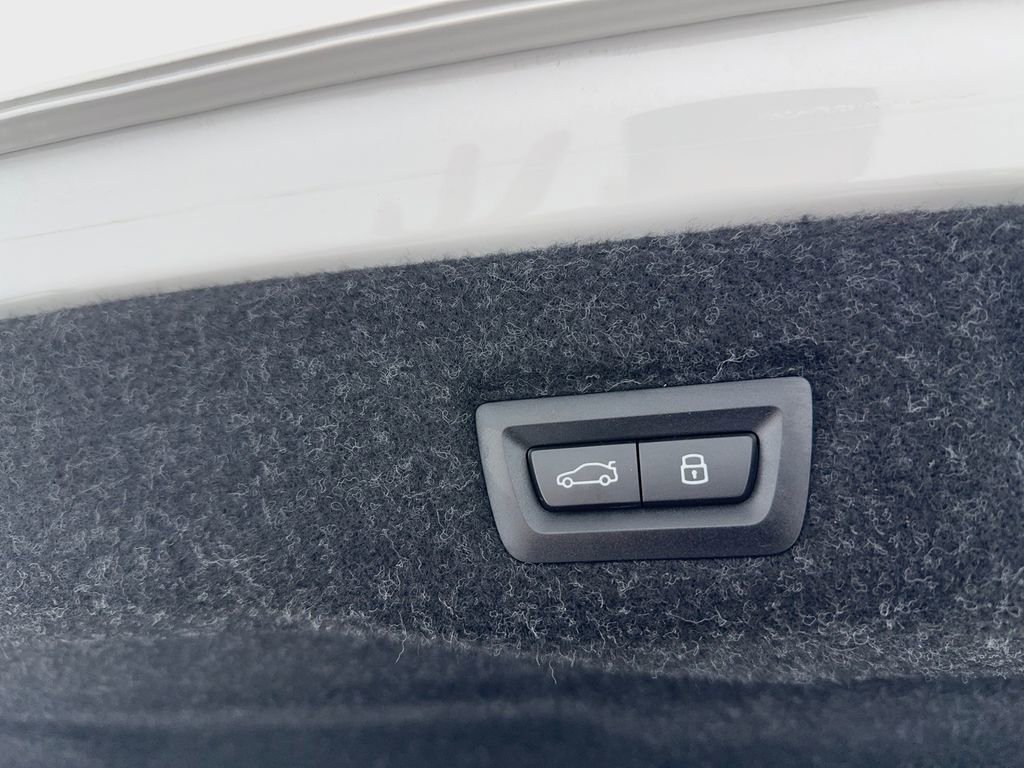 Used 2025 BMW 530i RWD image 17