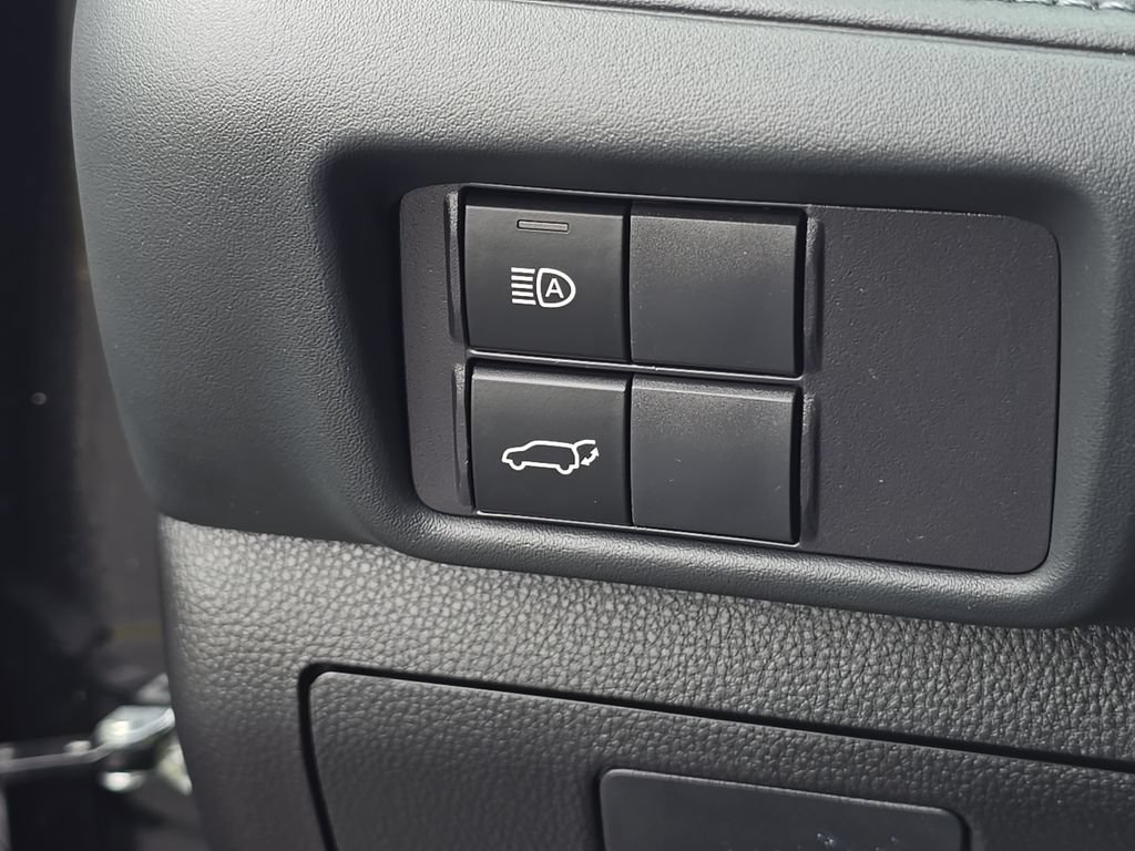 Used 2023 Toyota Highlander XLE AWD/4WD image 25