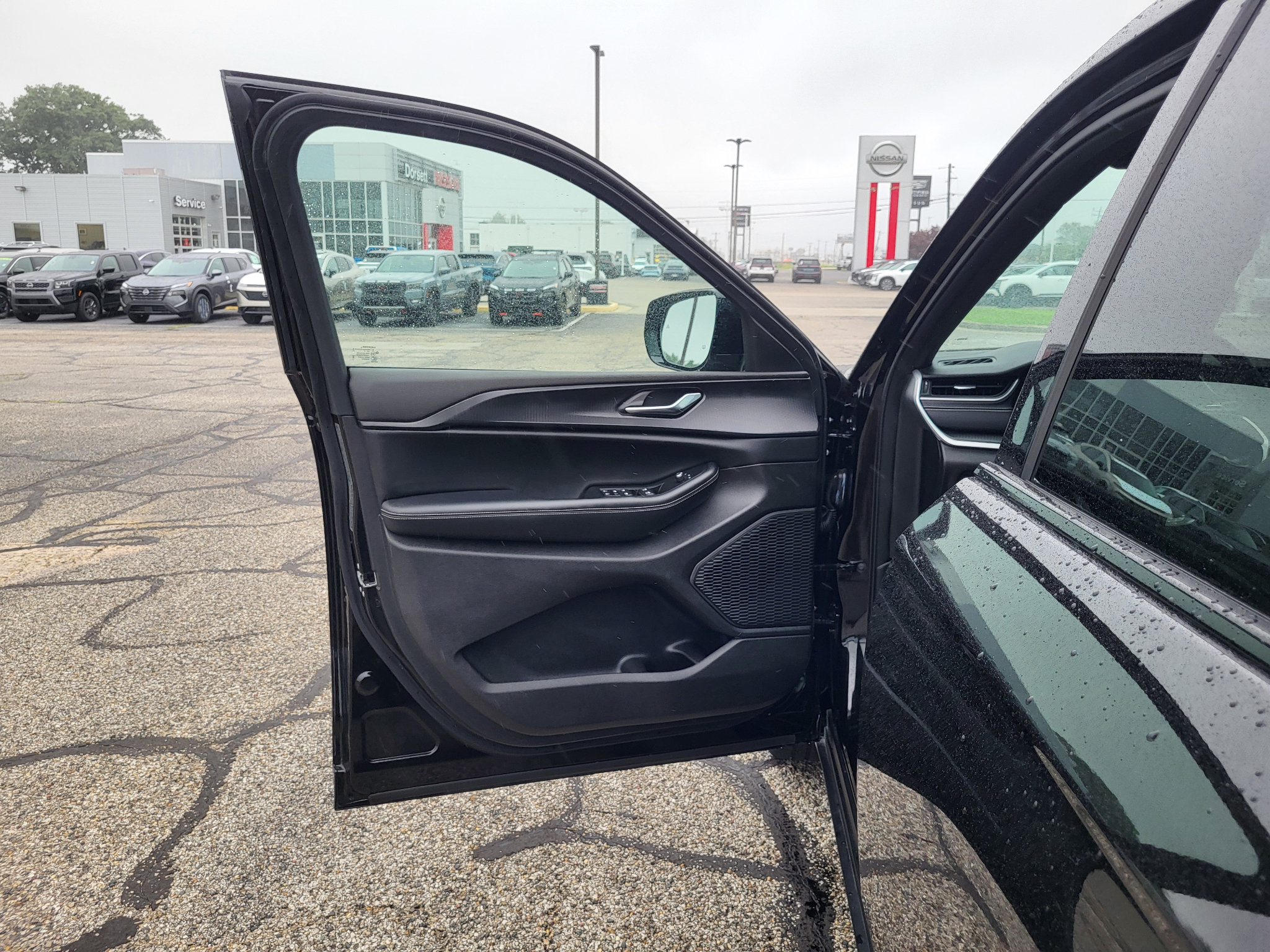 Used 2025 Jeep Grand Cherokee L Altitude AWD/4WD image 18