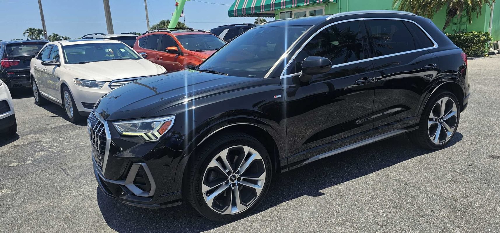 Used 2020 Audi Q3 2.0T Premium Plus w/ Premium Plus Package AWD/4WD image 1