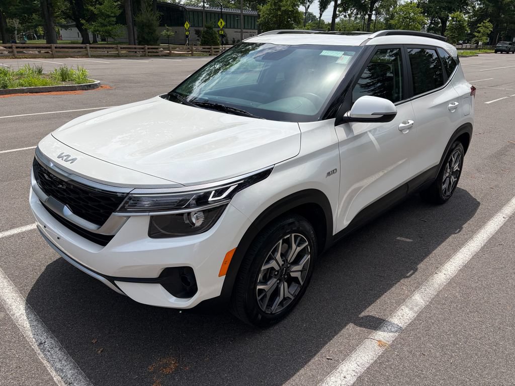Used 2023 Kia Seltos EX AWD/4WD image 3