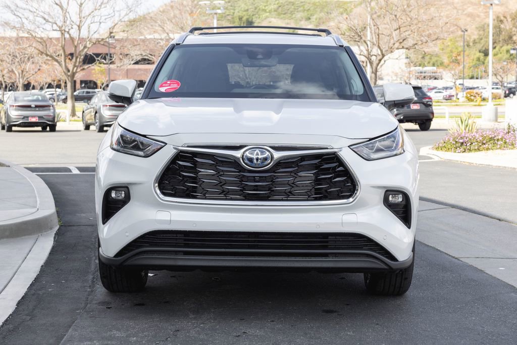 New 2026 Toyota Highlander Limited image 2