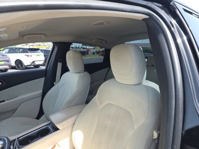 Used 2016 Chrysler 200 Limited FWD image 12