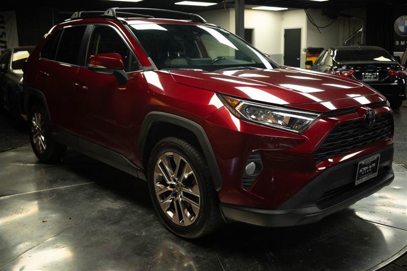 Used 2021 Toyota RAV4 XLE Premium w/ Carpet Mat Package (TMS) FWD image 5