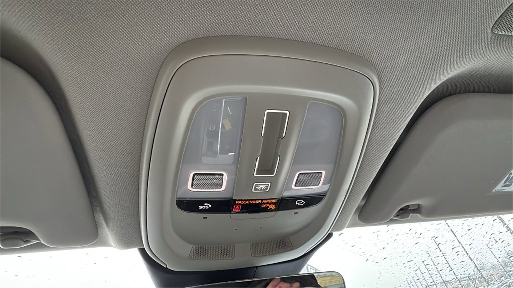 Certified 2025 Volvo XC60 B5 Plus image 21