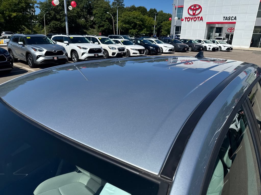Used 2024 Toyota Corolla Cross L AWD/4WD image 43