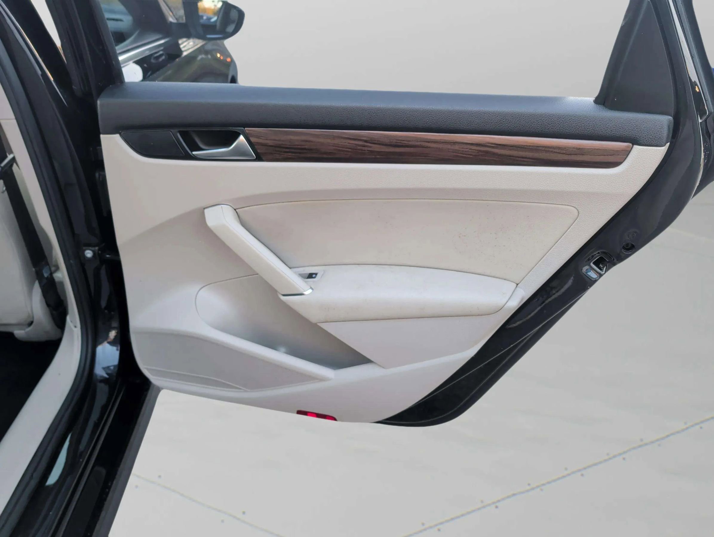 Used 2020 Volkswagen Passat 2.0T SEL image 34