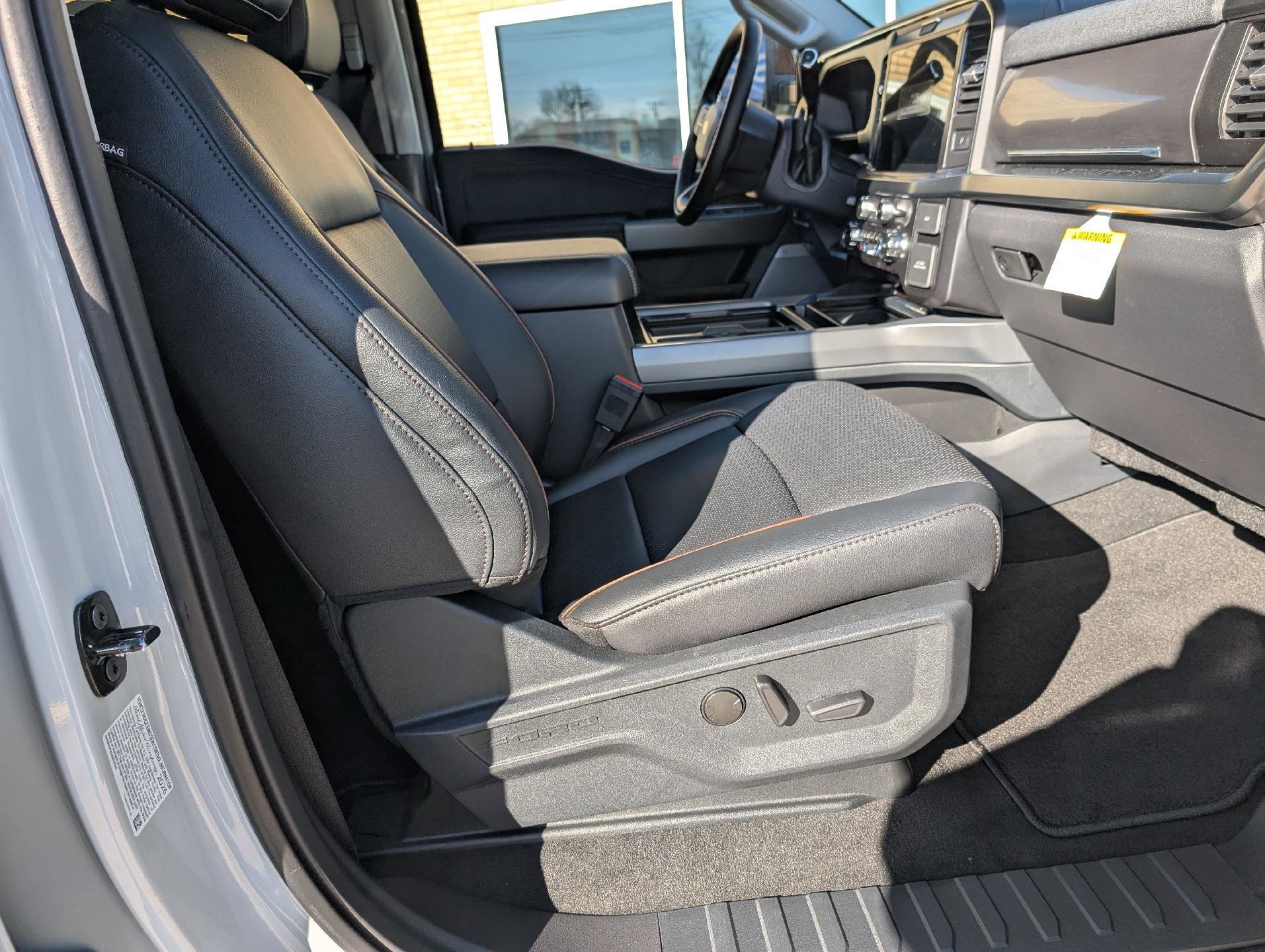 New 2026 Ford F250 Lariat w/ Black Appearance Package image 18