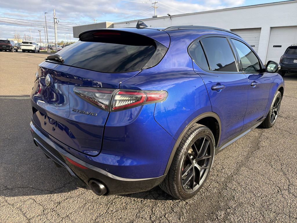 Used 2021 Alfa Romeo Stelvio Ti Sport image 5