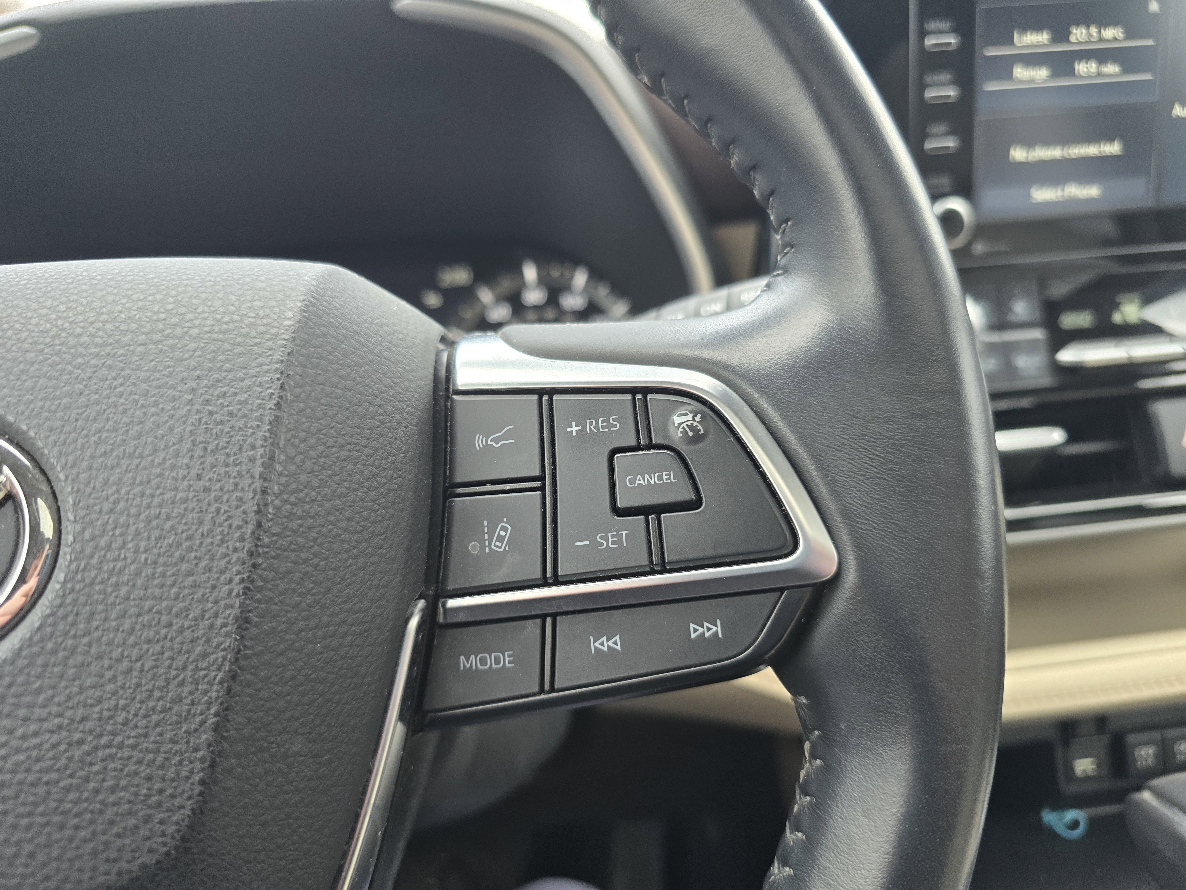 Used 2021 Toyota Highlander XLE image 21