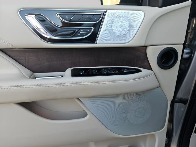 Used 2021 Lincoln Navigator Reserve w/ Luxury Package AWD/4WD image 12