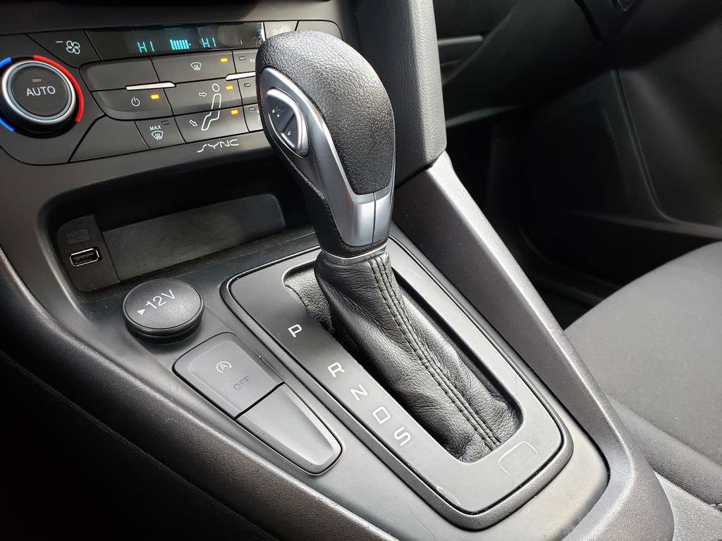 Used 2018 Ford Focus SE w/ SE Appearance Package image 24