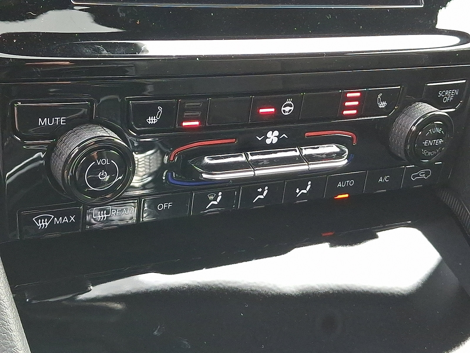 New 2025 Jeep Grand Cherokee Altitude image 10