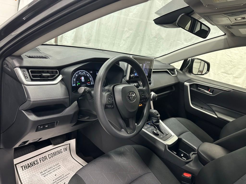Used 2025 Toyota RAV4 XLE AWD/4WD image 12