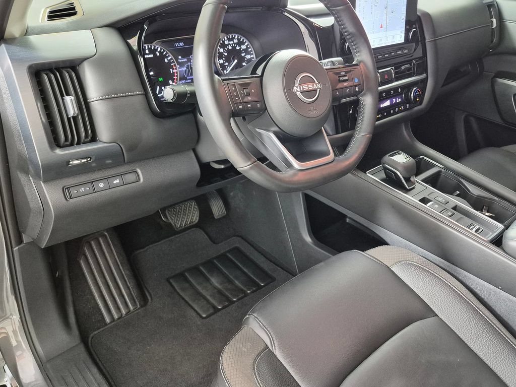 Used 2025 Nissan Pathfinder SL FWD image 11