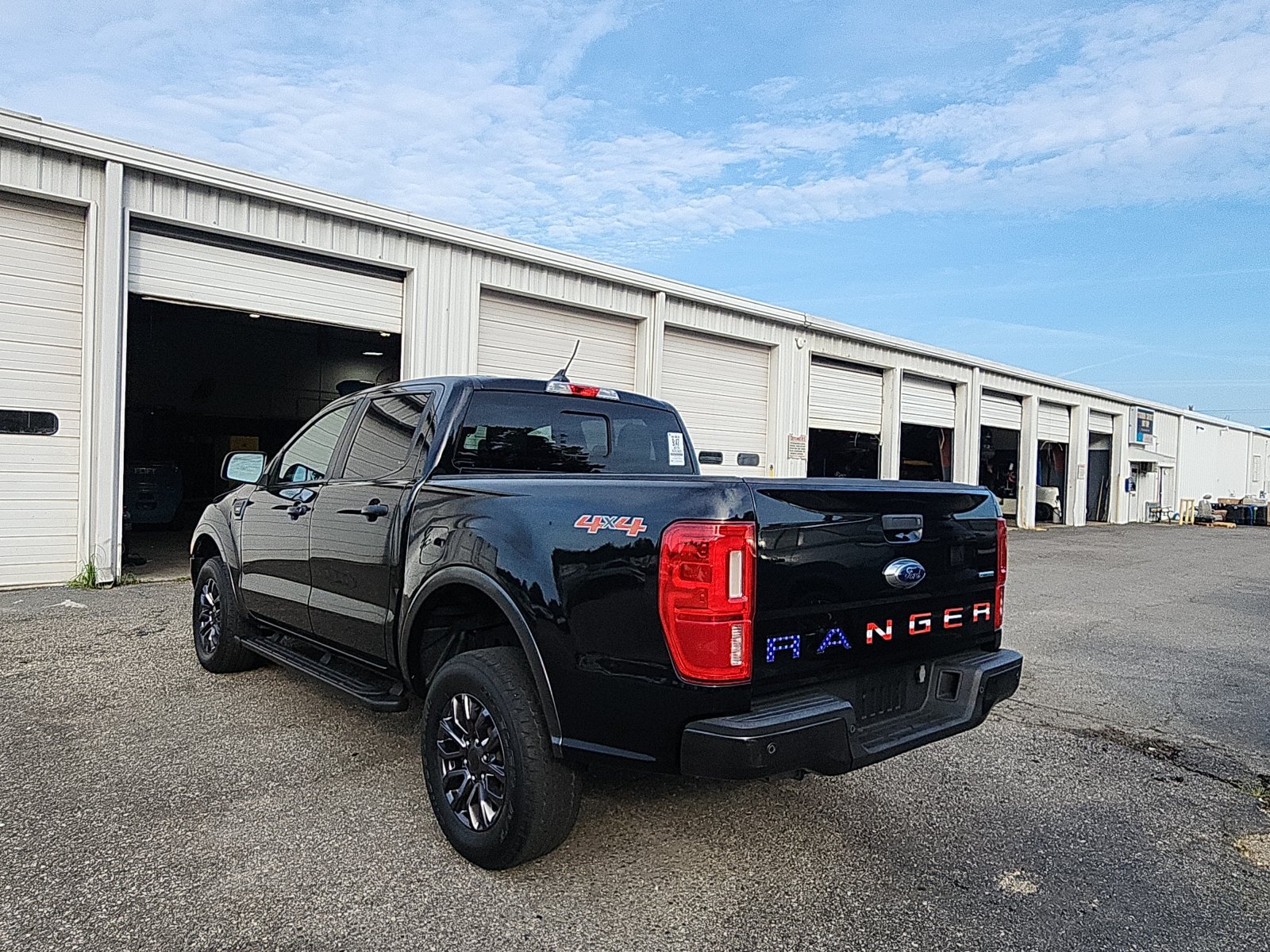 Used 2019 Ford Ranger XLT w/ Equipment Group 302A Luxury AWD/4WD image 3
