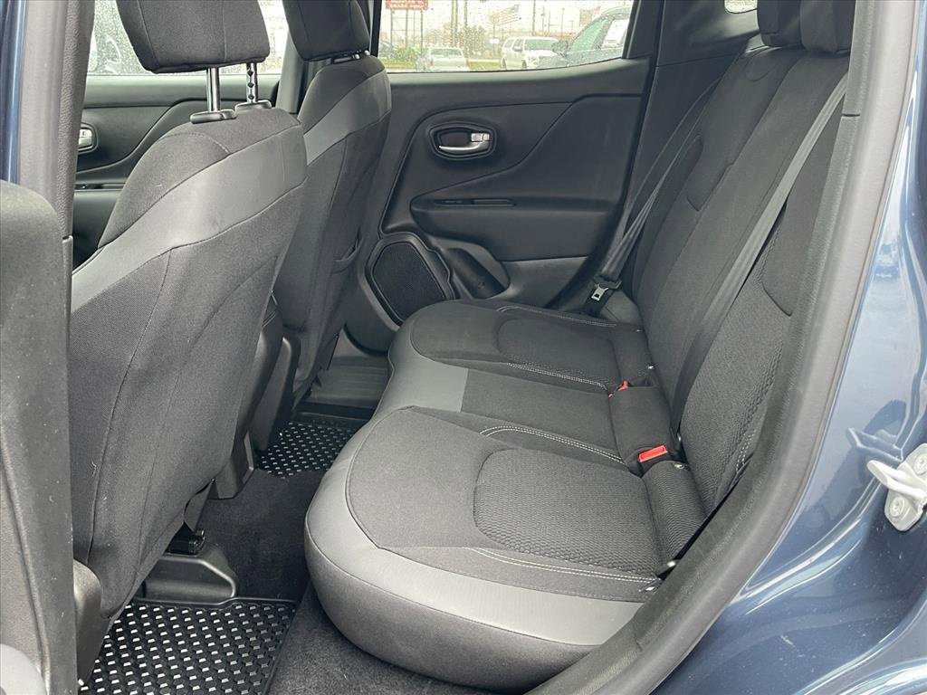 Used 2023 Jeep Renegade Latitude w/ Premium Group image 22